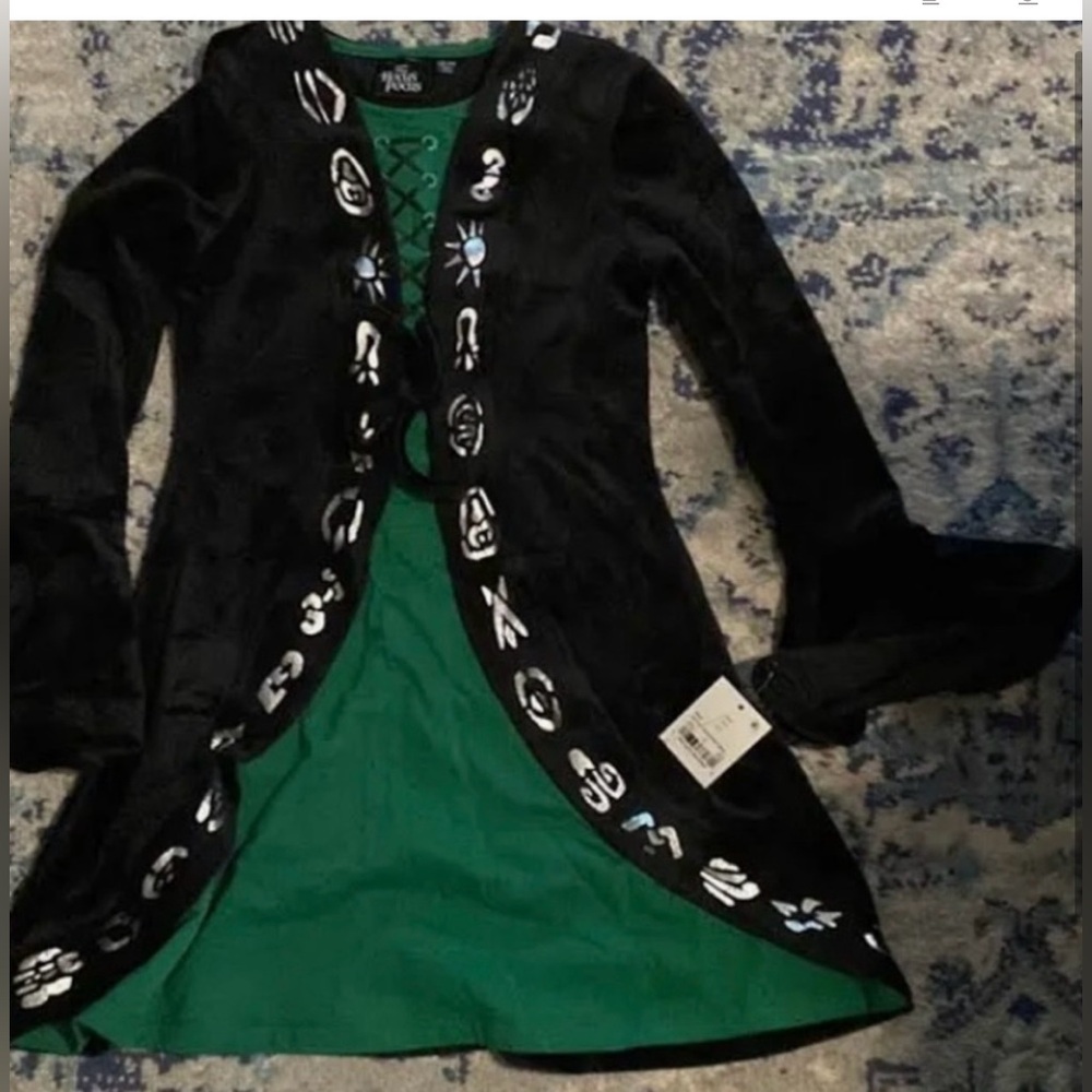 Disney | Hocus Pocus Winifred Sanderson Dress
NWT x small. (4-5)